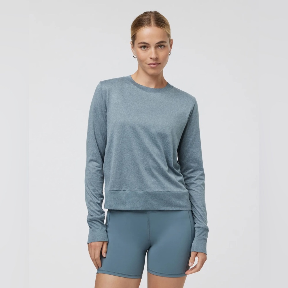 VUORI WOMEN'S DAYDREAM CREW AND JOGGER SET SMOKE BLUE SMALL - Picture 9 of 16